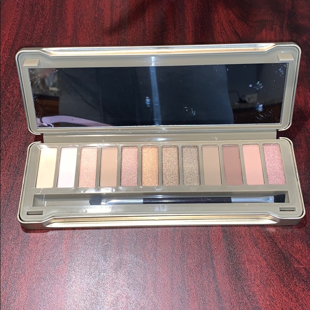 Ellen Tracy Nudity 12 Eyeshadow Palette